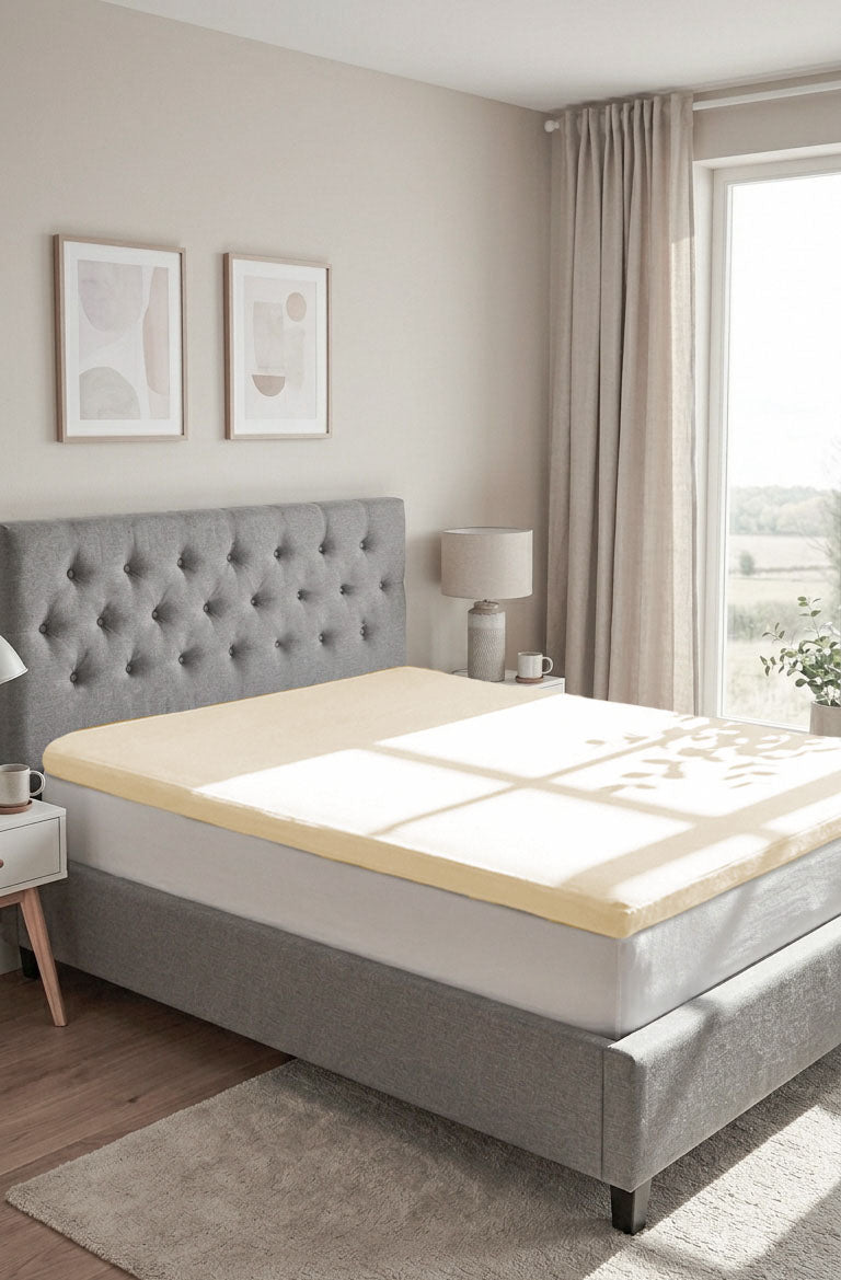 biberna Jersey-Elastic-Topper Spannbetttuch – Champagner im Schlafzimmer