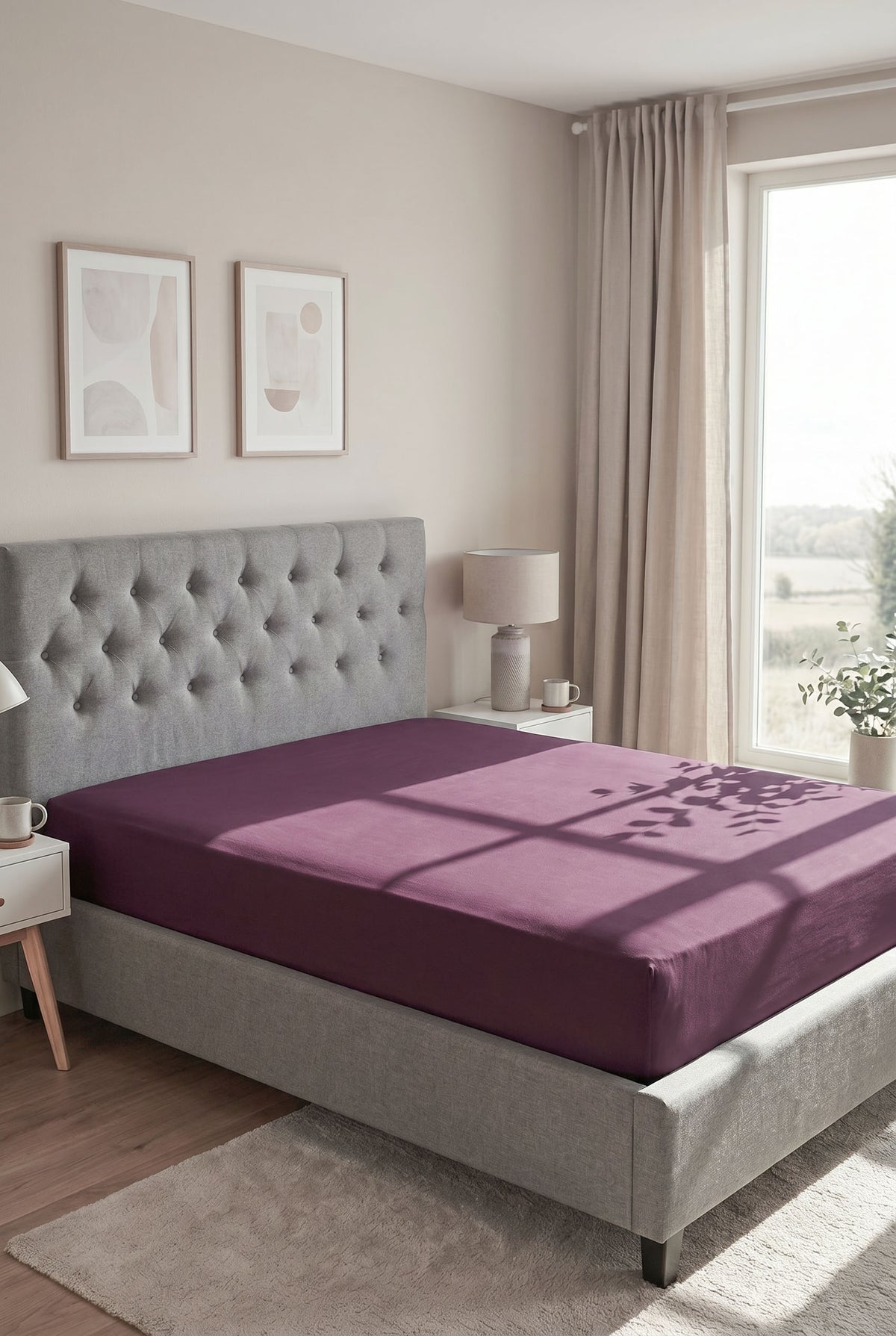 biberna Jersey-Elastic Spannbetttuch – Dunkel Violett im Schlafzimmer